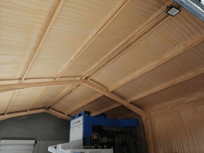 csarnok szigetelés - egybefüggő szigetelőréteg